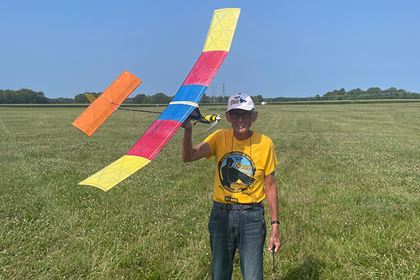 Phil Calvert with his winning A Electric “Super Pearl 402.”