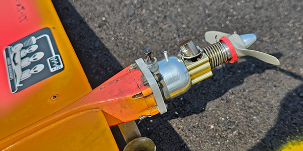 Poor Bill Cave, of Lodi CA, had his cylinder break off the crankcase during one of his heats!