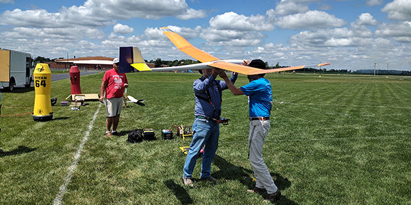 Ed Dumas and John Marien prepare John’s Catalina for launch.