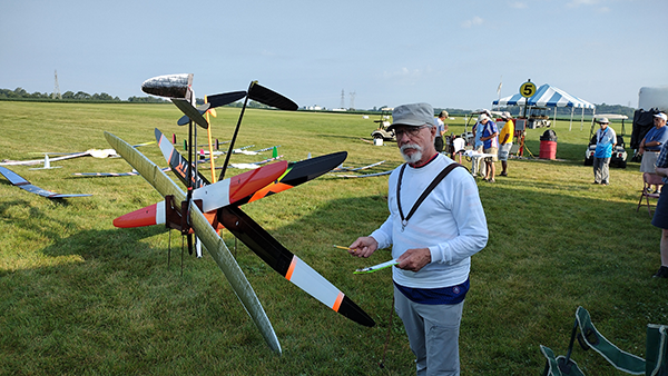 Tom Broeski and a gaggle of gliders at the 2023 Nats.