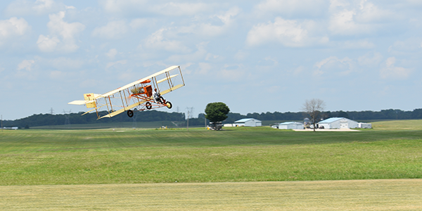 Which is rarer, a full-scale Curtiss Pusher or a model Curtiss Pusher? This model, built by Larry Barr, flies as good as it look