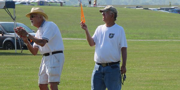 Bob Heywood judging Pete Mazur’s low-speed flight.