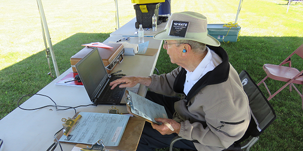 Dick Perry calculating scores.