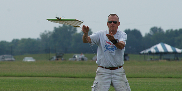 Brian Stas launching for Neil Simpson.