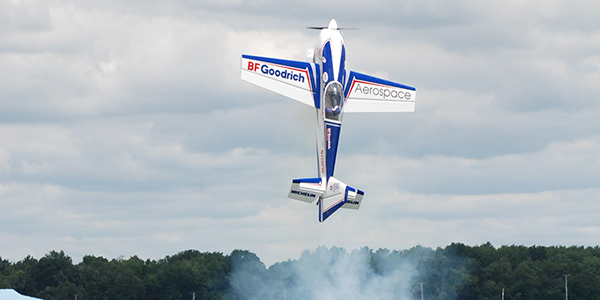 Johnny Gago wowing the judges with a hover during Freestyle.