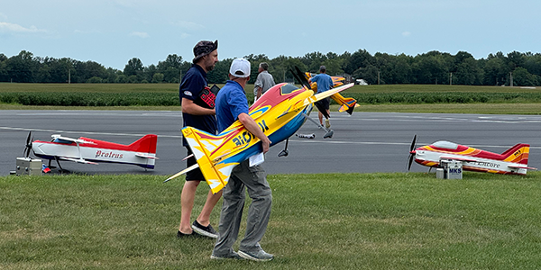 Matt Bacarri and Dave Lockhart debrief after Matt completed round 4. Matt currently flies in the Masters class and is the NSRCA 