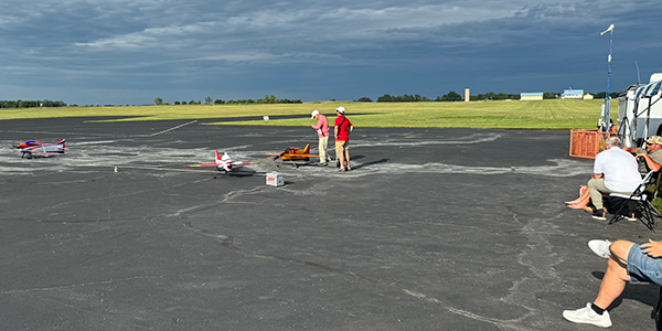 Scott Elting, along with his caller and dad, Phil, preparing for the last flight of the day at Site 3.