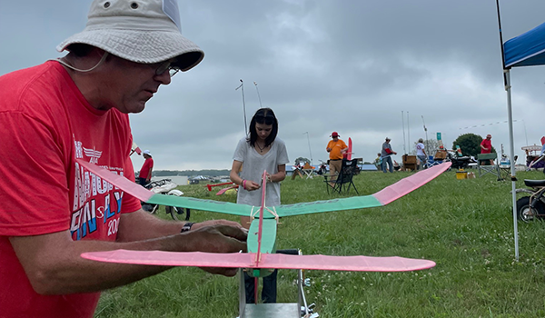 George Dalecki helps his daughter, Sarah, wind her model.