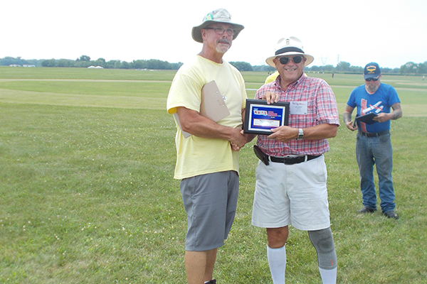 Joe Gilbert receiving his Classic Champion Award.