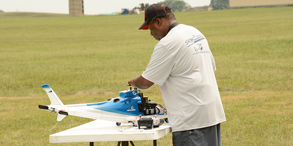 Eaton Brice, a Scale pilot from NY, readies his model.