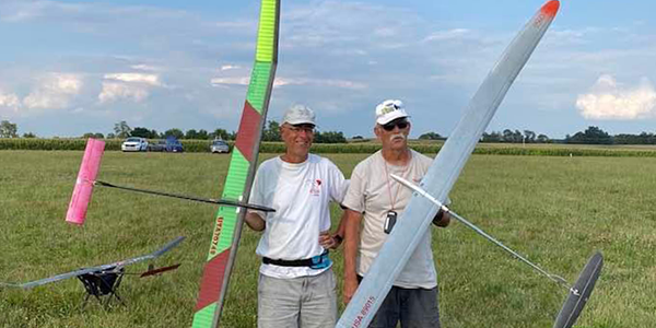 Ken Bauer (L) wins the Nats F1A flyoff against Jim Parker (R).