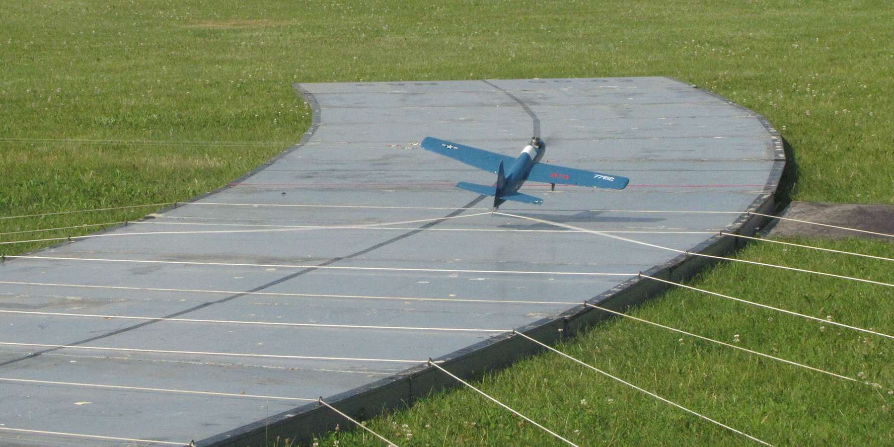 Paul Smith’s prototype Grumman Guardian snags an arresting wire for a good landing and a first-place finish in Class I.