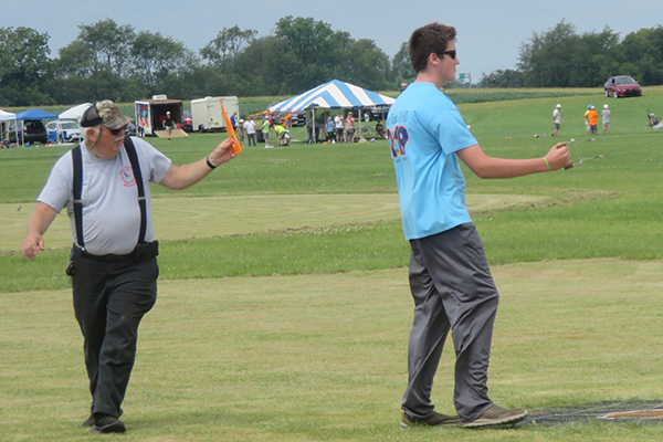 Center Judge Dave Betz judging Angstrom Eberenz’s low-speed flight.