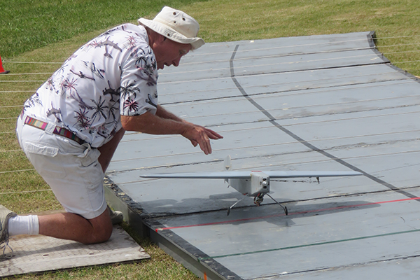 Paul Smith launches Pete Mazur’s airplane in a Class II Electric Carrier flight.