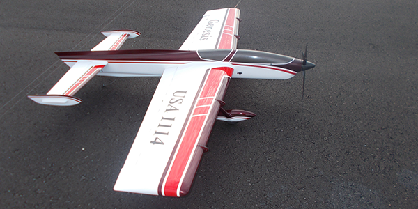 Bob Hunt has some interesting extensions on the leading edge of his airplane’s main wing.