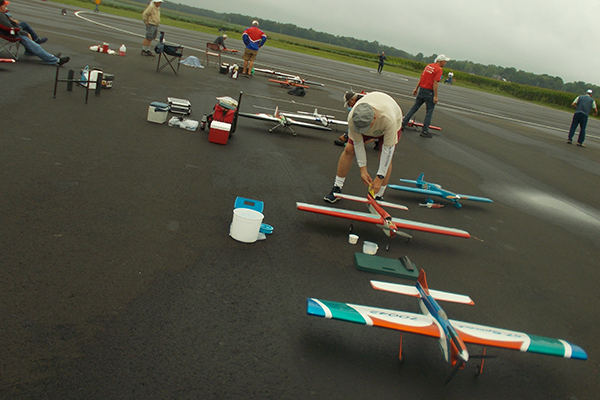 The pit area between circles 1 and 2 at the beginning of the official flights.