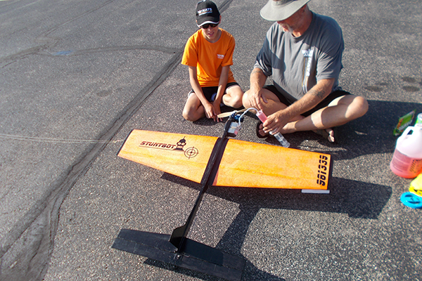 Junior contestant Samuel Londke is watching his father help fuel his airplane for an official flight. Photo from 2022.