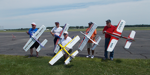 The top five Advanced fliers in 2021. Mike Schmidt (kneeling) was the winner.