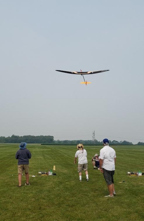 Pete Schlitzkus launches Don Richmond’s Maxa while Wally by Golly runs the winches.