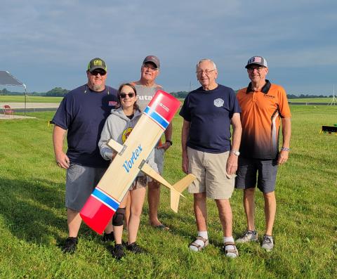 Chuck Bridge donated one of his hand-made, highly-coveted Vortex Quickie 500 pylon racers as a raffle prize to the event. Ray Brown won the Vortex, but gave it to Annabelle Doe. (L to R) Tom Doe, Annabelle Doe holding Vortex, Ray Brown, Chuck Bridge, Randy Bridge.