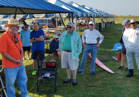 Scott Black says a few words at the pilots’ meeting.