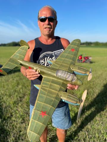 Pat Murray with his FAC Scale-winning Yak 2. 